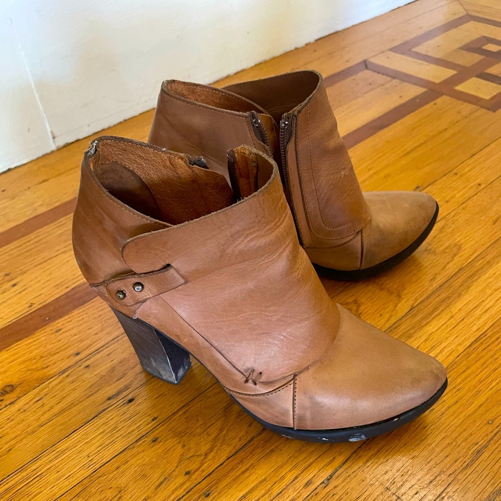 Coclico tan leather ankle boots with 4” heel